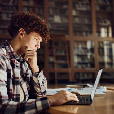 Five Reasons Teens Should Learn About Money Before Graduation